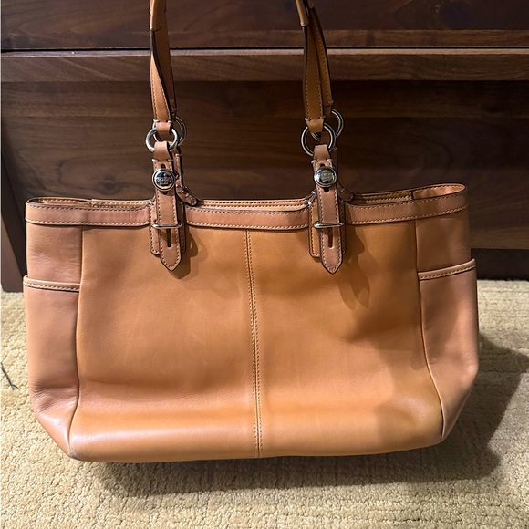 Camel coach purse - Picture 2 of 7